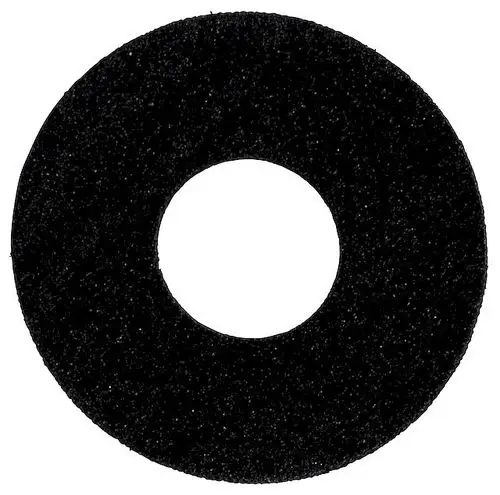 Schwarze Dichtung mit zentralem Loch, verwendet in Heizsystemen. Produkt von WOLF, geeignet für Kondensatstutzen.